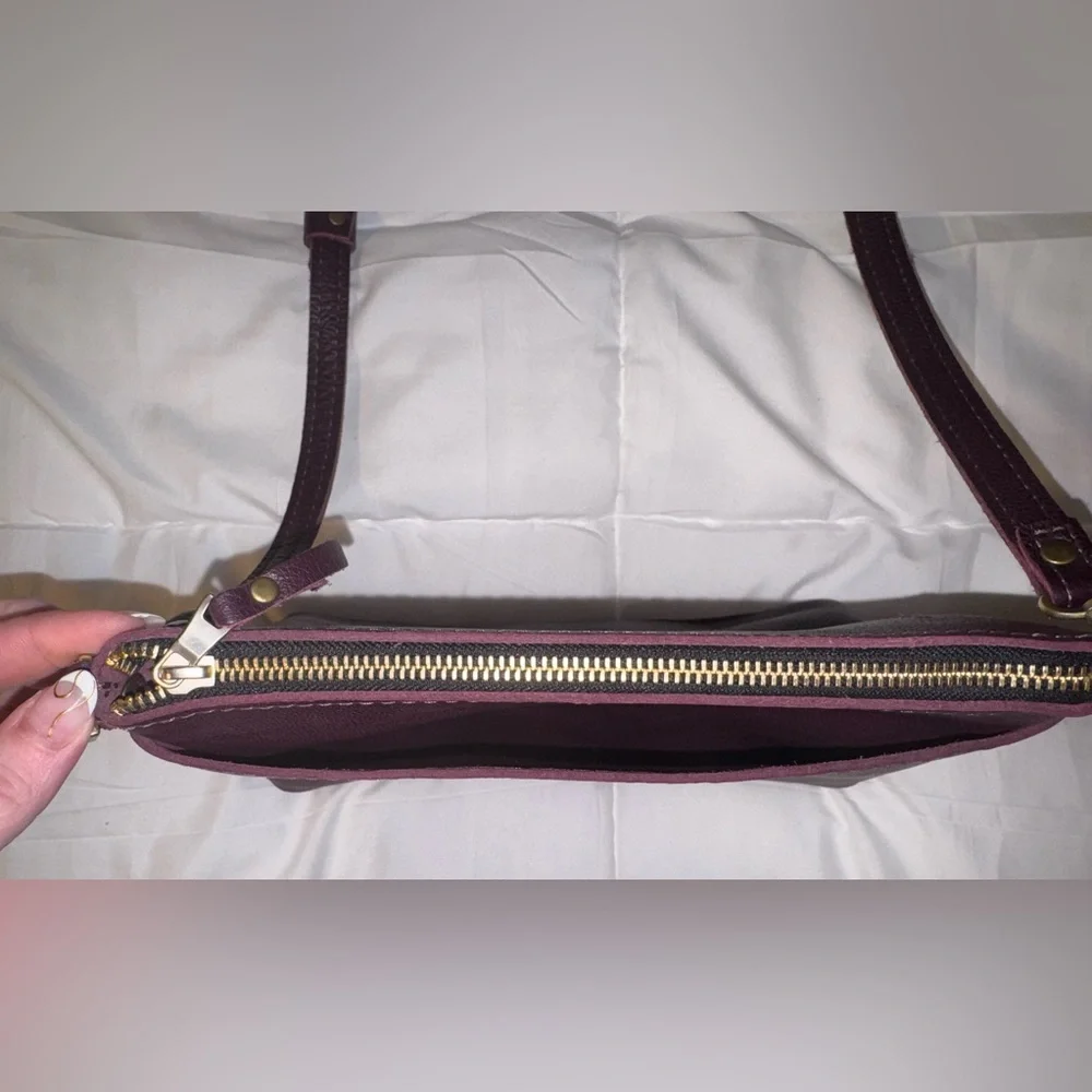 Portland Leather Poppy Classic Bag in Plum EUC - Picture 4 of 9